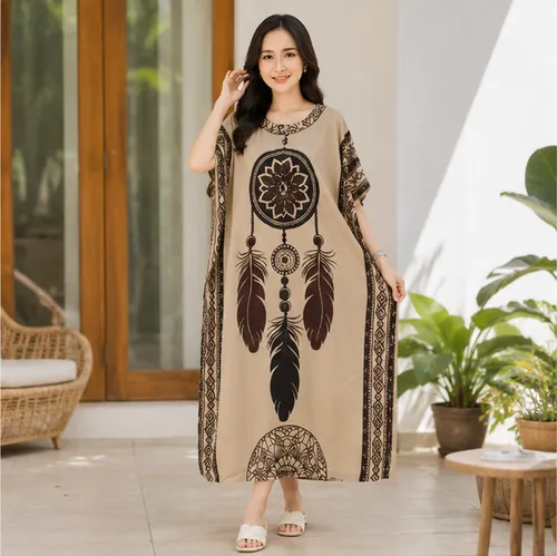 Model memakai daster jumbo warna Coklat